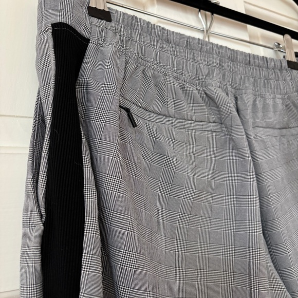 Athleta Brooklyn Plaid Ankle Pant Lightweight Black/White Gray Size 10P Petite - Picture 13 of 16